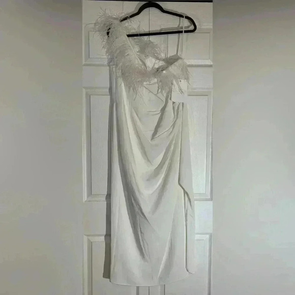 Mac Duggal A68147 - Feathered One-Shoulder Dress Size 14 NWT - Picture 4 of 7